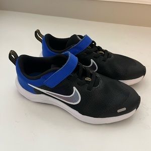 Nike Kids Tennis Shoe New w/o box